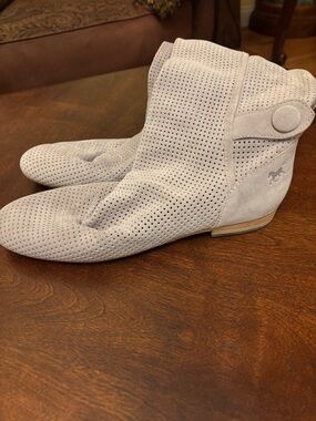 Sam Edelman Perforated Light Gray Suede Ankle pull on Booties